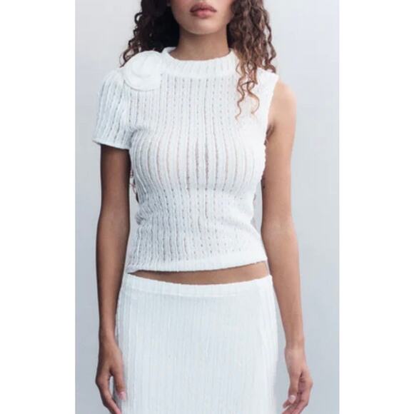 With Jean Loulou Top Crewneck White Sheer One Sleeve Floral Detail New size XL - Picture 2 of 8